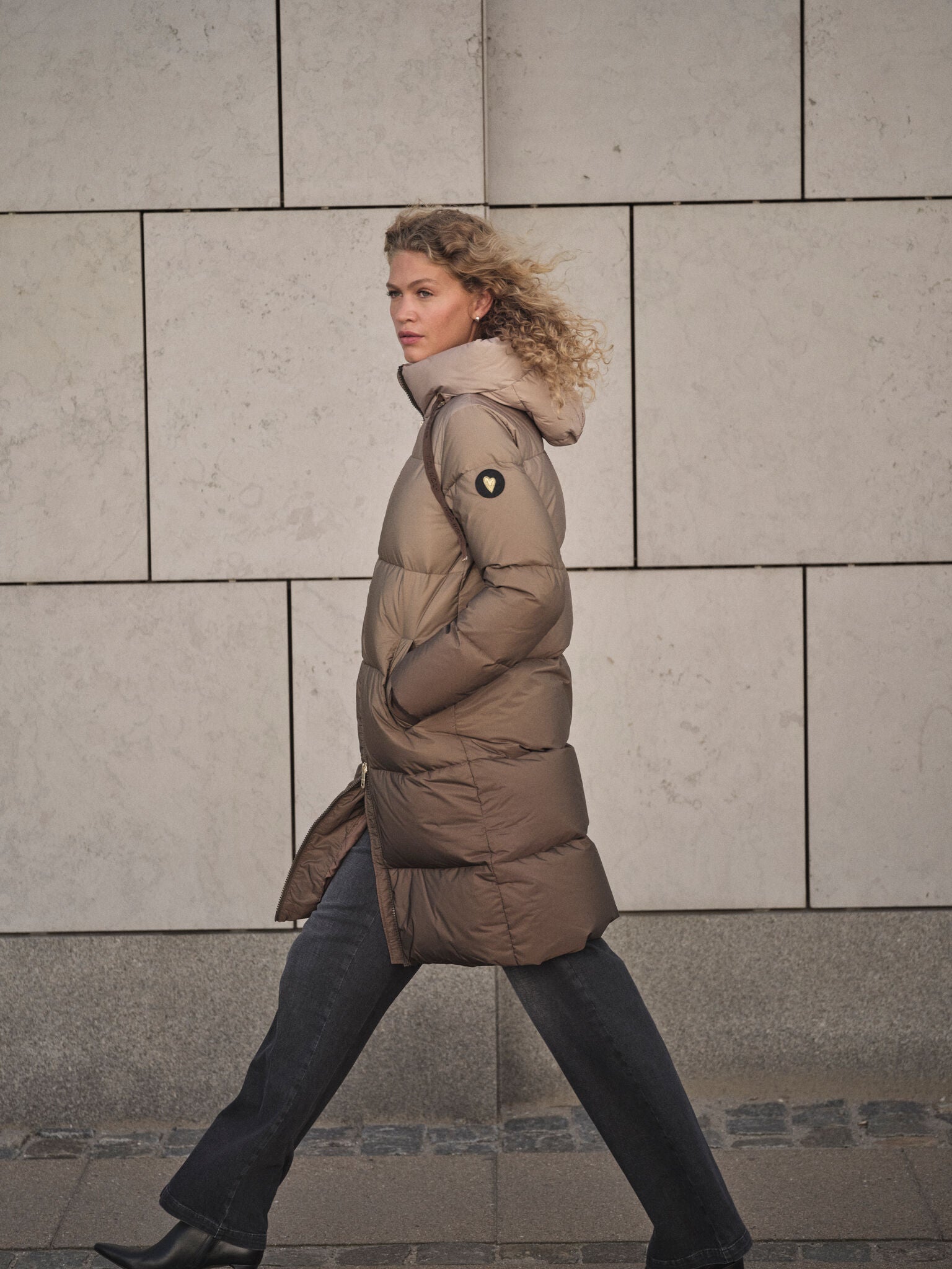 Modelshot / Savannah Tan / Detail